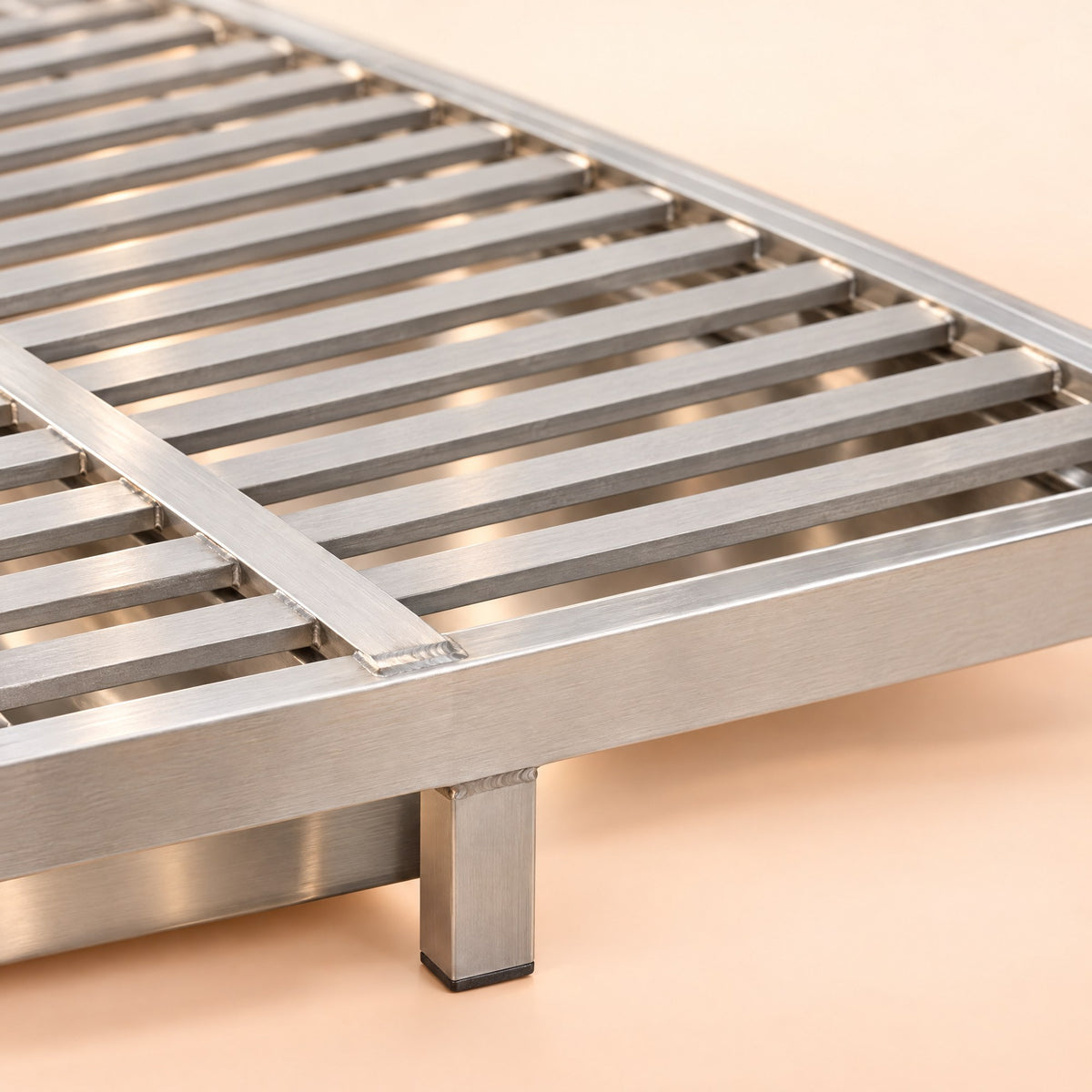 Close-up of the flat stainless steel slats and welded frame of the Kiba Rinse