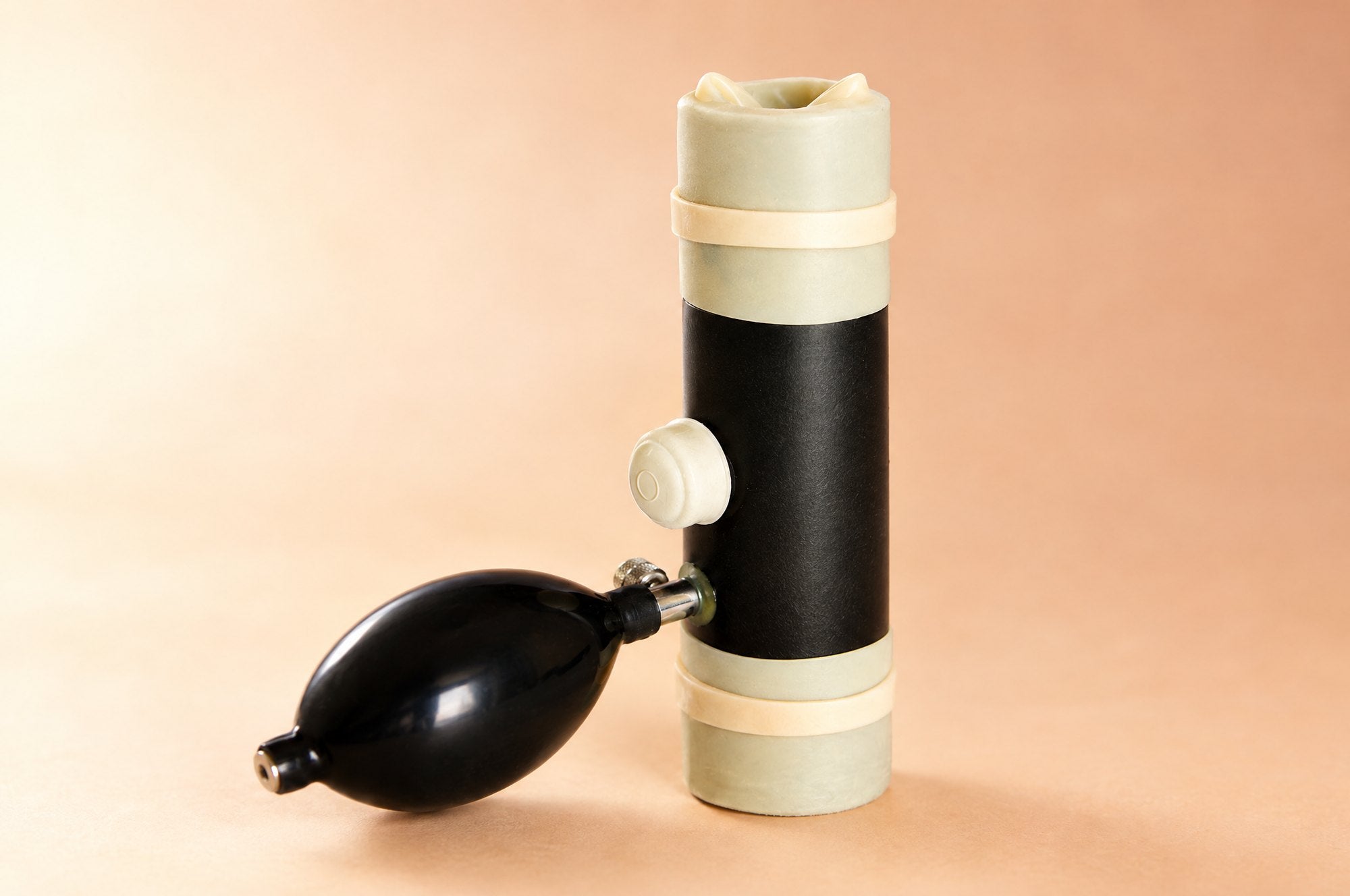 Close view of the black body of Kiba Collect Goat with the latex liner folded over its rim and the side port